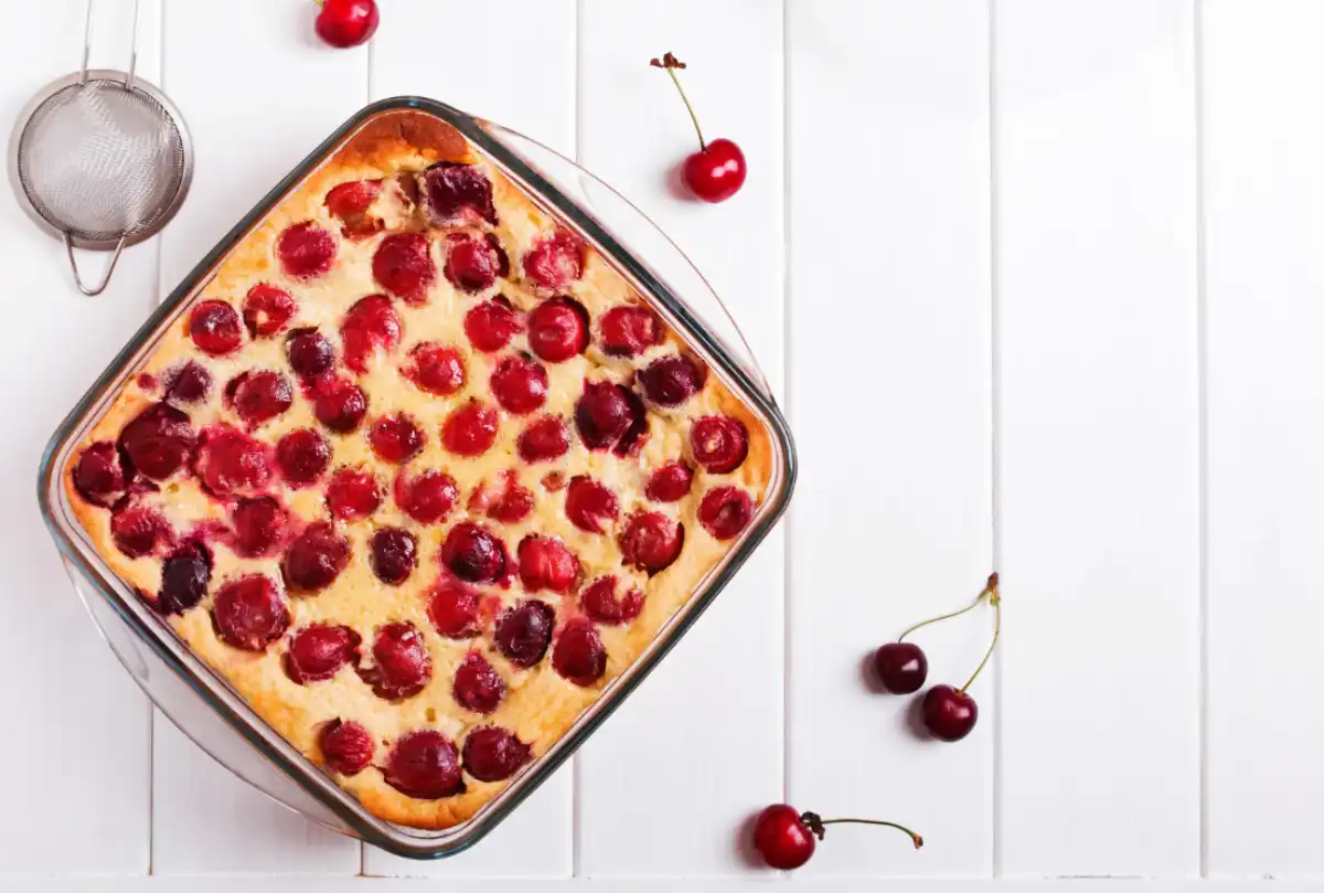 Clafoutis aux Cerises - L'Élégance Rustique des Vergers Français