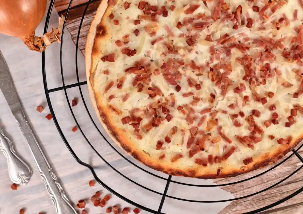 Flammekueche (Tarte Flambée Alsacienne)