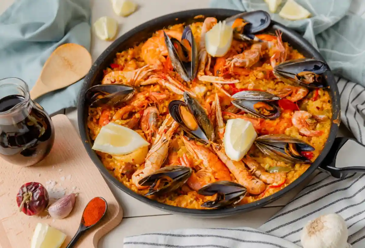 Paëlla Traditionnelle aux Fruits de Mer